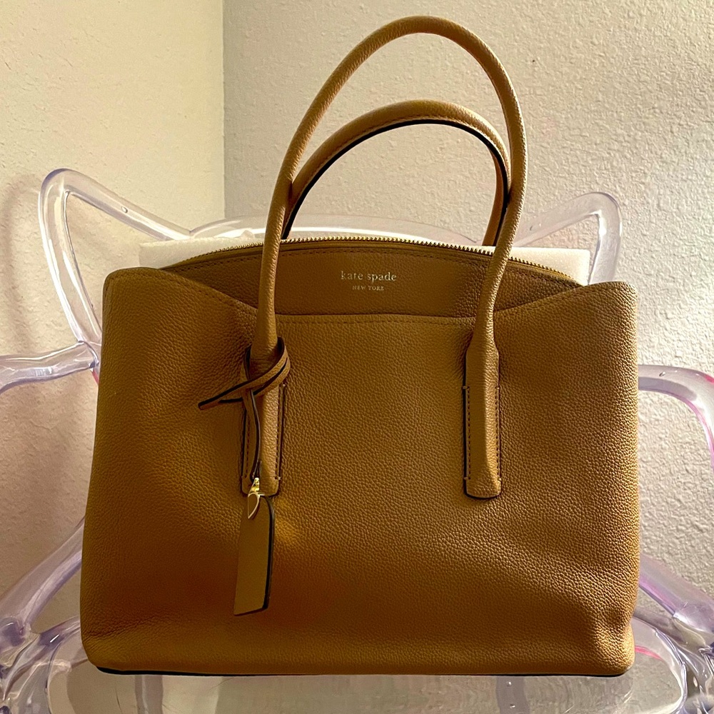 Kate Spade Margaux Large Fawn 
Excellent condition 
Comes with crossbody strap